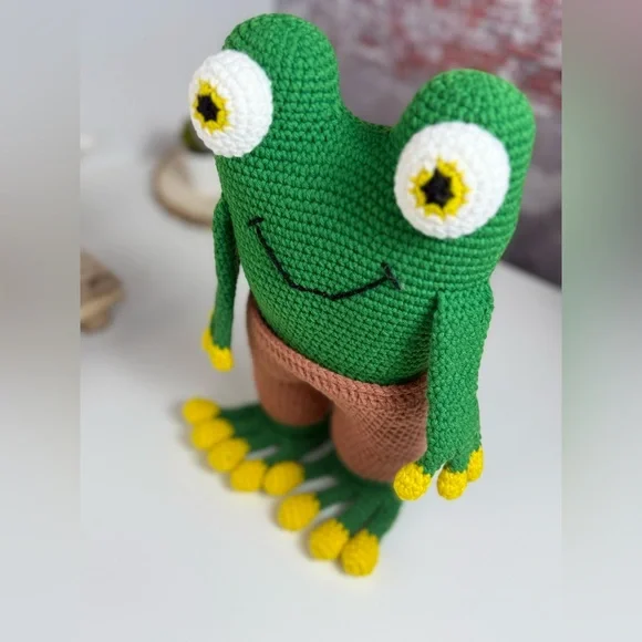 Handcrafted Leo The Green Frog Crochet Amigurumi - Picture 10 of 11